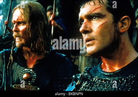 THE THIRTEENTH WARRIOR (1999) THE 13TH WARRIOR (ALT) DENNIS STORHOI, ANTONIO BANDERAS THWA 011 Stock Photo