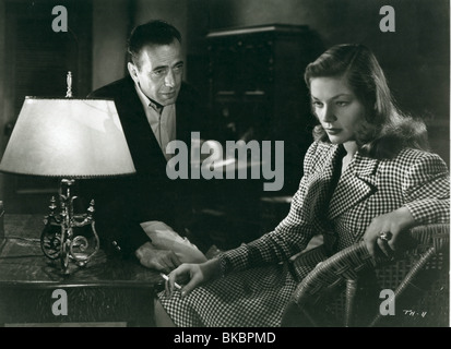 TO HAVE AND HAVE NOT (1945) HUMPHREY BOGART, LAUREN BACALL THNT 010P Stock Photo