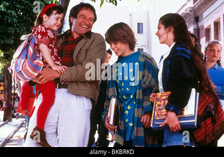 MRS DOUBTFIRE (1993) MARA WILSON, ROBIN WILLIAMS, MATTHEW LAWRENCE, LISA JAKUB MDF 075 Stock Photo