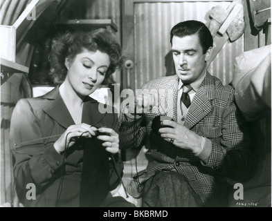 MRS MINIVER (1942) GREER GARSON, WALTER PIDGEON MMNV 001P Stock Photo