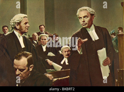 THE TRIALS OF OSCAR WILDE (1960) NIGEL PATRICK, JAMES MASON TOOW 001FOH Stock Photo