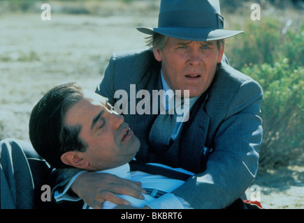 MULHOLLAND FALLS (1996) CHAZZ PALMINTERI, NICK NOLTE MULH 004 Stock Photo