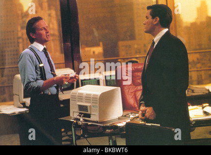 WALL STREET (1987) MICHAEL DOUGLAS, CHARLIE SHEEN WLS 012FOH Stock Photo