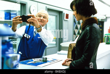 ONE HOUR PHOTO (2001) ROBIN WILLIAMS, CONNIE NIELSEN OHPH 010 Stock Photo