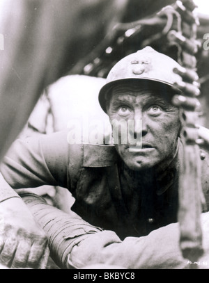 PATHS OF GLORY (1957) KIRK DOUGLAS PGLY 007P Stock Photo