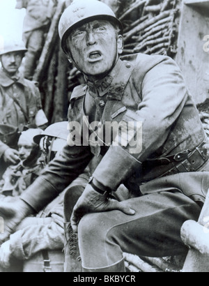 PATHS OF GLORY (1957) KIRK DOUGLAS PGLY 011P Stock Photo