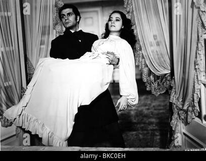 WUTHERING HEIGHTS (1939) LAURENCE OLIVIER, MERLE OBERON WTH1 013P Stock Photo