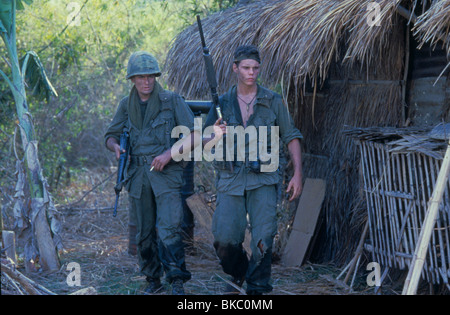 Charlie sheen platoon hi-res stock photography and images - Alamy