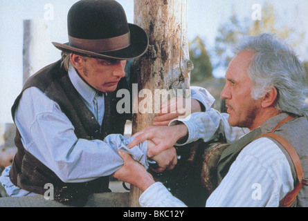 YOUNG GUNS (1988) EMILIO ESTEVEZ, TERENCE STAMP YNG 001FOH Stock Photo