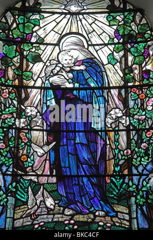 A stained glass window depicting The Blessed Virgin Mary and Child, by Theodora Salusbury c1920; Arts and Crafts Movement Stock Photo