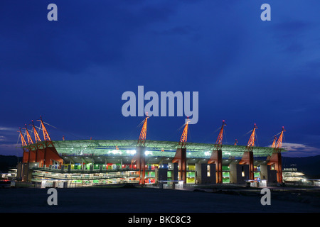 mbombela-stadium-at-night-showing-the-giraffe-like-structures-holding