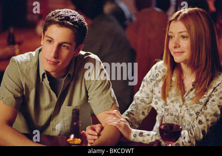 AMERICAN WEDDING (2003) AMERICAN PIE 3: PIECE OF PIE (ALT) JASON BIGGS, ALYSON HANNIGAN AMNW 001-K663 Stock Photo