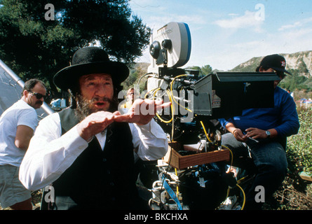 MEL BROOKS (DIR) ON SET ROBIN HOOD: MEN IN TIGHTS (1993) MELB 001 Stock Photo