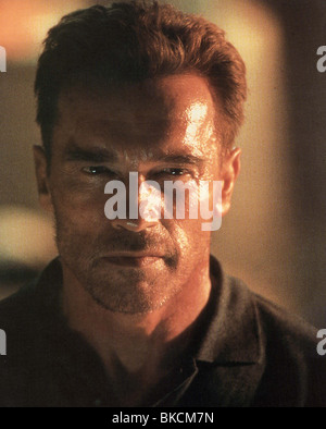 COLLATERAL DAMAGE (2002) ARNOLD SCHWARZENEGGER CLDM 001FOH Stock Photo