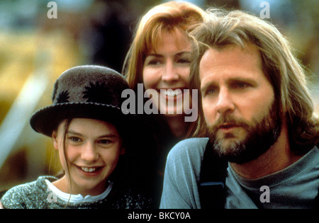 FLY AWAY HOME (1996) ANNA PAQUIN, DANA DELANY, JEFF DANIELS FAWH 053 Stock Photo