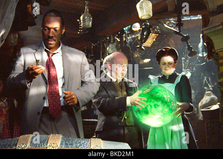 THE HAUNTED MANSION (2003) EDDIE MURPHY, WALLACE SHAWN, DINA WATERS HDMA 001-002 Stock Photo