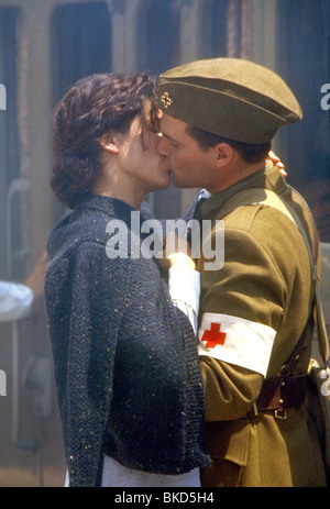 IN LOVE AND WAR (1997) SANDRA BULLOCK, CHRIS O'DONNELL INLW 001 Stock Photo