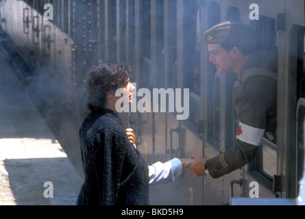 IN LOVE AND WAR (1997) SANDRA BULLOCK, CHRIS O'DONNELL INLW 002 Stock Photo