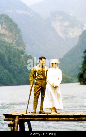 IN LOVE AND WAR (1997) CHRIS O'DONNELL, SANDRA BULLOCK INLW 052 Stock Photo