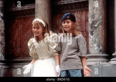 IT TAKES TWO (1995) ME AND MY SHADOW (ALT) MARY-KATE OLSEN, ASHLEY OLSEN ITTW 003 Stock Photo