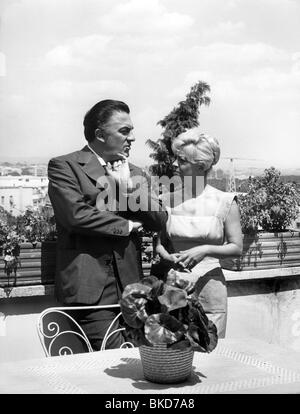Fellini, Federico, 20.1.1920 - 31.10.1993, Italian director, half length, with his wife Giulietta Masina, circa 1959, Stock Photo