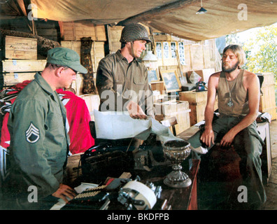 KELLY'S HEROES (1970) CLINT EASTWOOD, DONALD SUTHERLAND KLH 006FOH Stock Photo