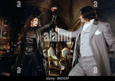 THE LEAGUE OF EXTRAORDINARY GENTLEMEN (2003) PETA WILSON, STUART TOWNSEND LEEX 001-396 Stock Photo