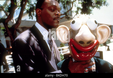 NATIONAL LAMPOON'S LOADED WEAPON 1 (1993) SAMUEL L JACKSON NLW 042 Stock Photo