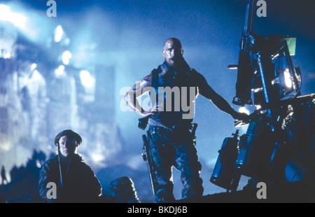 REIGN OF FIRE (2002) MATTHEW MCCONAUGHEY ROFI 006-1 Stock Photo