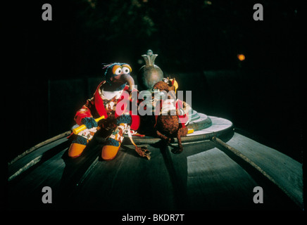 MUPPETS FROM SPACE (1999) GONZO, RIZZO THE RAT MUFS 008 Stock Photo