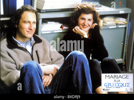 MY BIG FAT GREEK WEDDING (2002) JOHN CORBETT,NIA VARDALOS MYBF 002FOH Stock Photo