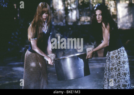 PRACTICAL MAGIC (1999) NICOLE KIDMAN, SANDRA BULLOCK PRMG 043 Stock Photo