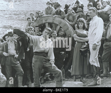 THE PRIDE AND THE PASSION (1957) FRANK SINATRA, SOPHIA LOREN, CARY GRANT PRPS 001P Stock Photo