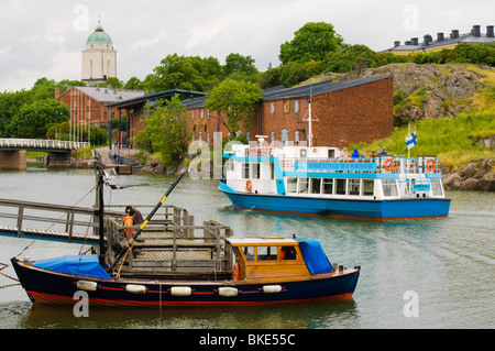 Tour boat approaches the main visitor centre at Suomenlinna, former island fortress guarding the approaches to Helsinki, Finland Stock Photo