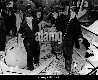 disasters, explosions, BASF company, rescuer rescuing casaulty, Ludwigshafen, Germany, 28.7.1948, Stock Photo
