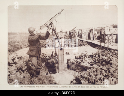 Belgian WW1 soldiers in trench armed with anti-aircraft guns in West Flanders during First World War One, Belgium Stock Photo