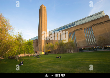 The Tate Modern Art Gallery on the South Bank of the River Thames. London, England, UK. Stock Photo