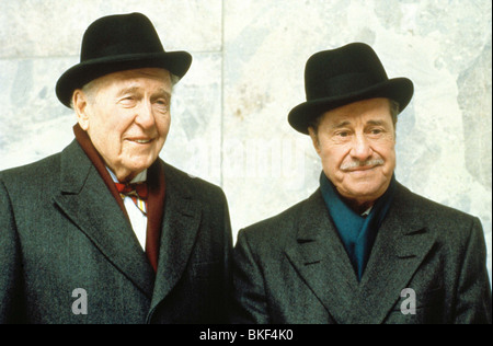 TRADING PLACES (1983) RALPH BELLAMY, DON AMECHE TRP 009 Stock Photo