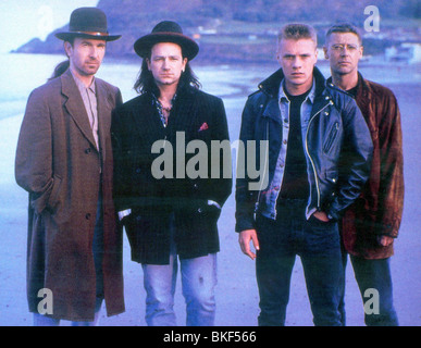 U2 : RATTLE AND HUM (1988) THE EDGE, BONO, LARRY MULLEN JR, ADAM CLAYTON U2R 004FOH Stock Photo