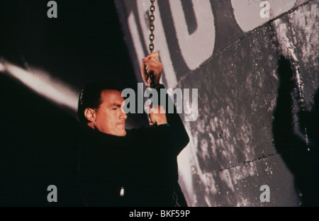 UNDER SIEGE (1992) STEVEN SEAGAL, ERIKA ELENIAK UNSG 036 Stock Photo