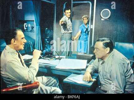 VOYAGE TO THE BOTTOM OF THE SEA (1961) WALTER PIDGEON, PETER LORRE, IRWIN ALLEN (DIR), ROBERT STERLING, BARBARA EDEN VTBS 005 Stock Photo