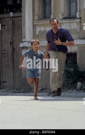 WELCOME TO SARAJEVO (1997) EMIRA NUSEVIC, STEPHEN DILLANE WTSJ 015 Stock Photo