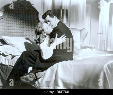 WRITTEN ON THE WIND (1956) LAUREN BACALL, ROCK HUDSON WRW 006P Stock Photo