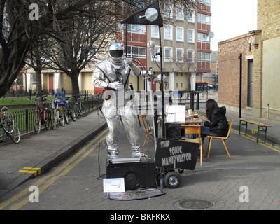 Spaceman music man, Broadway market, Hackney Stock Photo