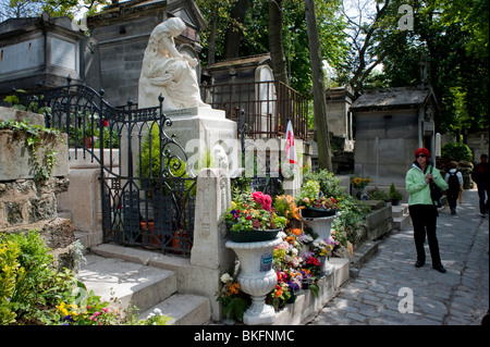 Frederic Chopin Memorial Sculpture on Tomb in Pere Lachaise Cemetery, Paris France Stock Photo