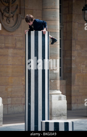 Palais Royale Gardens, Jardins, Children Playing in Park, Colonnes de  Buren Modern Sculpture Installation, Paris, France, child Stock Photo