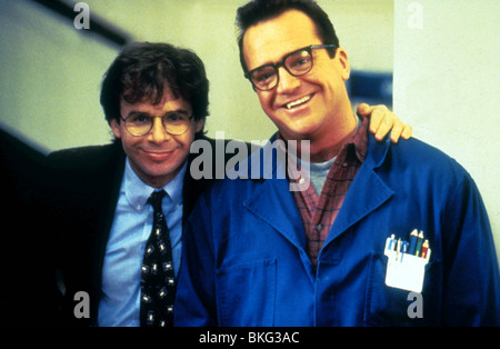 BIG BULLY (1995) RICK MORANIS, TOM ARNOLD BIGU 003 Stock Photo