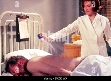 DOCTOR IN DISTRESS (1963) JAMES ROBERTSON JUSTICE, BARBARA MURRAY DID 011 Stock Photo