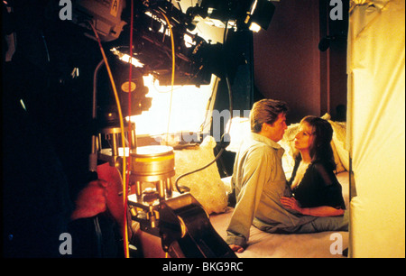 FILMING PRODUCTION (ALT) LOCATION (ALT) BEHIND THE SCENES (ALT) ON SET (ALT) O/S 'THE MIRROR HAS TWO FACES' (1996) WITH JEFF Stock Photo