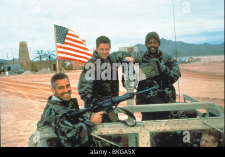 FILMING PRODUCTION (ALT) LOCATION (ALT) BEHIND THE SCENES (ALT) ON SET (ALT) O/S 'THREE KINGS' (1999) WITH GEORGE CLOONEY, MARK Stock Photo